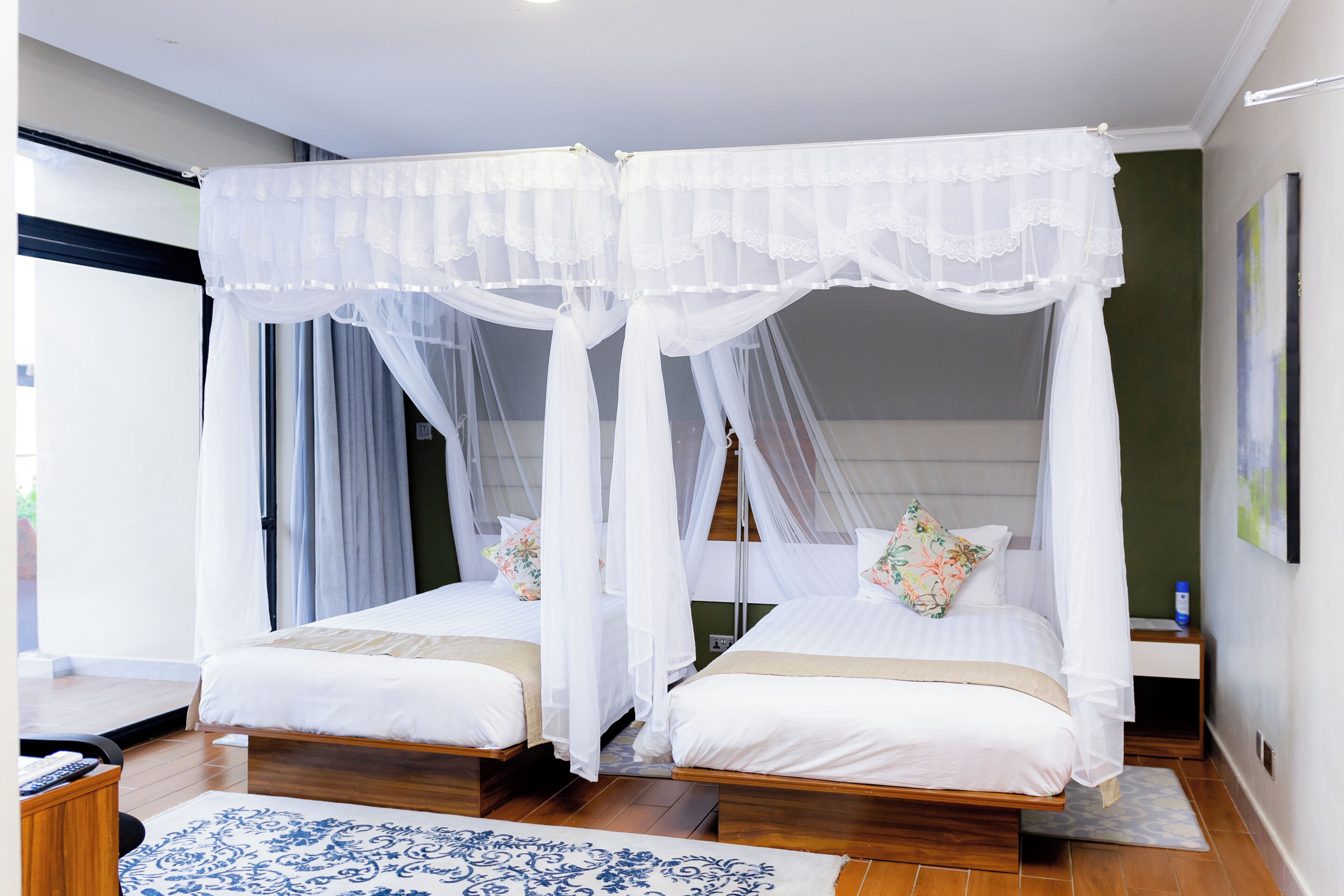 Deluxe Twin Room, Lake View | Minibar, desk, free WiFi, bed sheets