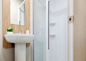 Bathroom - 2 bedroom accommodation in Hayle (Hayle)