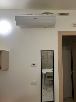 Dining - Cozy 1-bedroom apartment in lovely Verona with AC near the historic center (Verona)