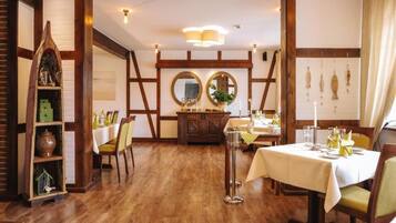 Apartment | Dining