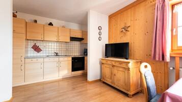 Réfrigérateur, four, plaque de cuisson, cafetiÚre/bouilloire