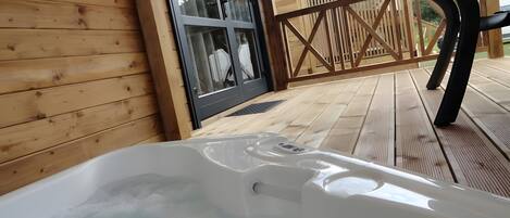 Tina de hidromasaje al aire libre