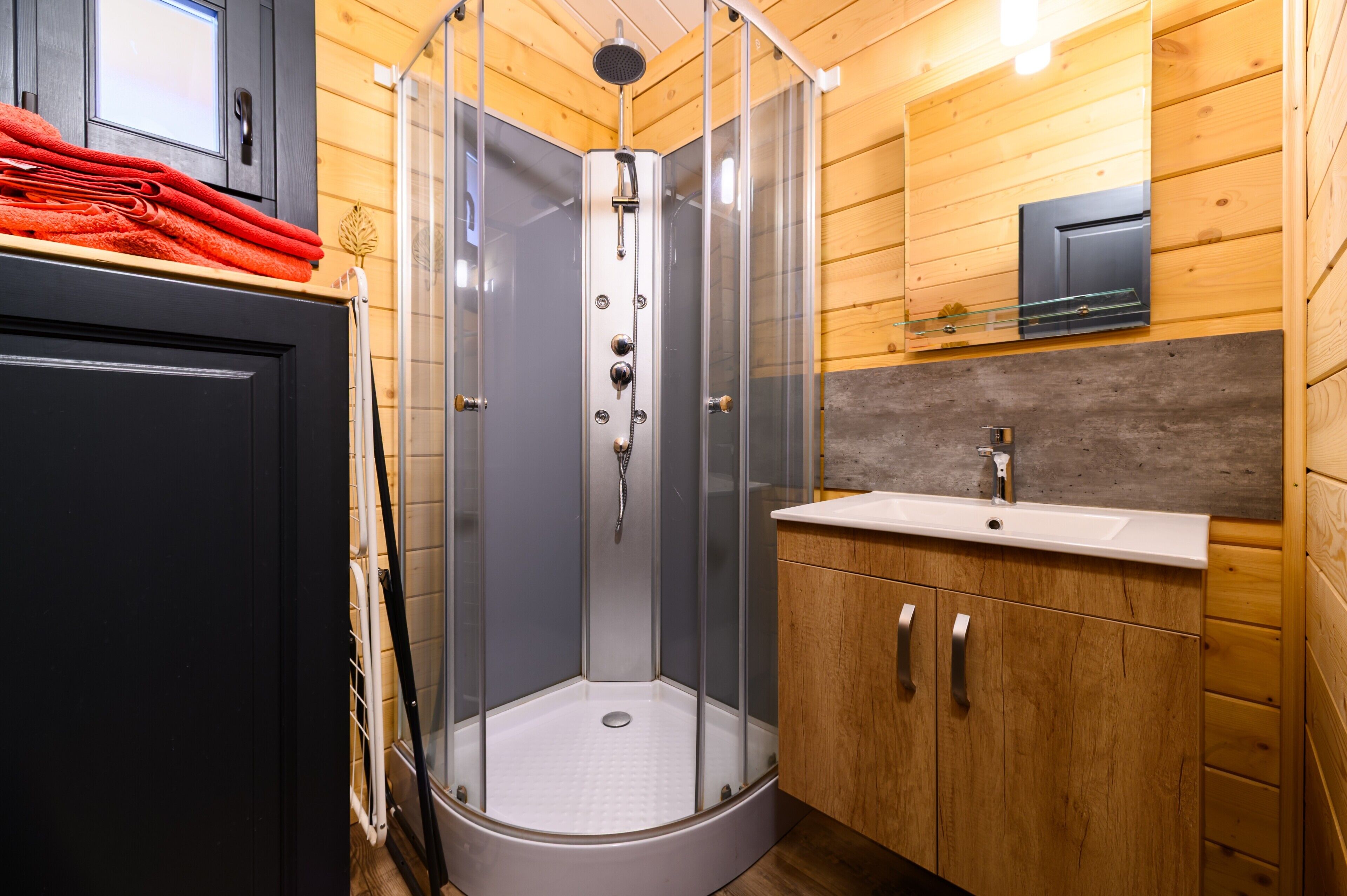 Shower, towels