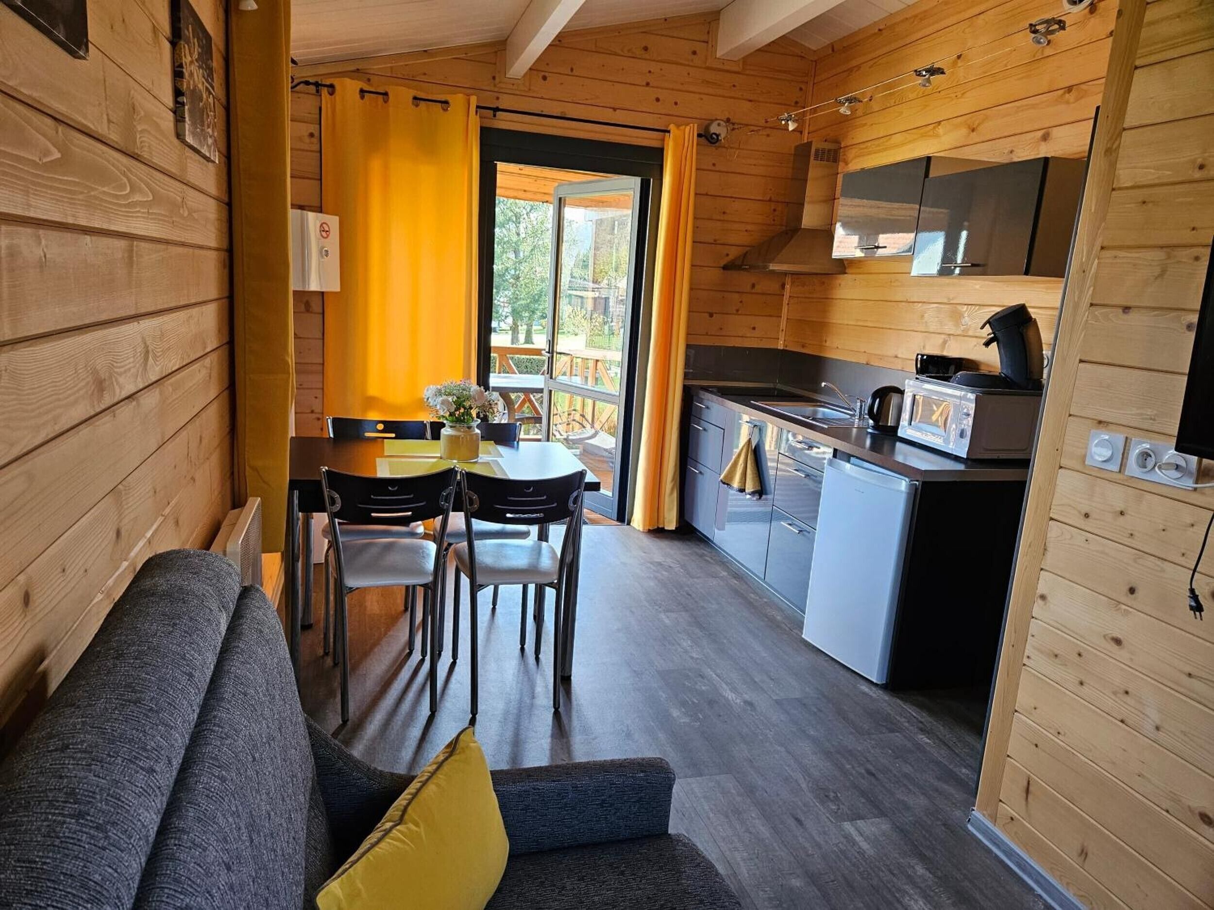 Televisio, pöytätennispöytä