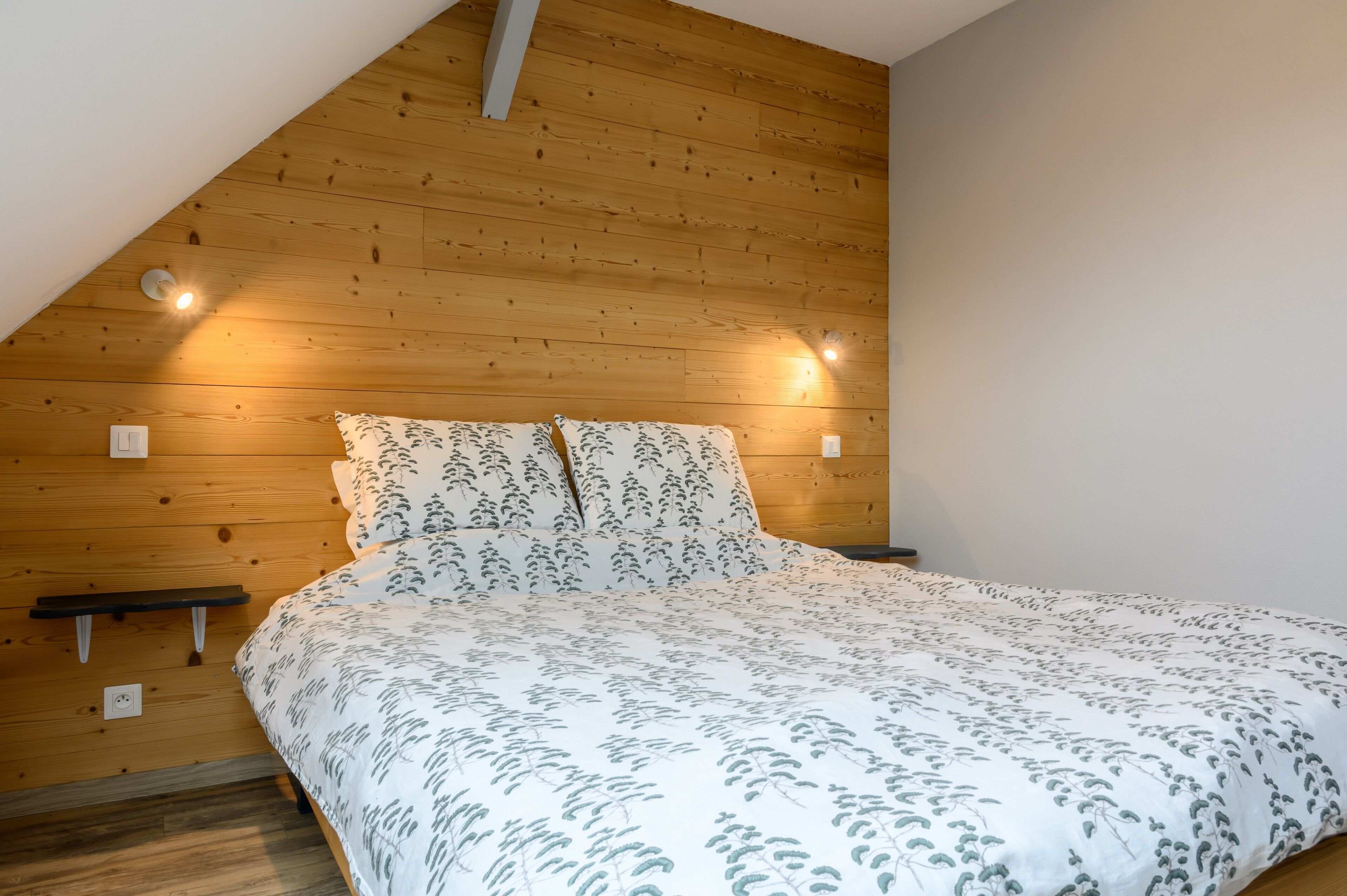 2 habitaciones, tabla de planchar con plancha, wifi y ropa de cama 