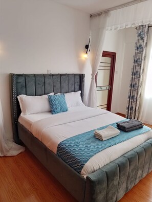 Iron/ironing board, Internet, bed sheets - Peaceful 4bed all-ensuite apartment in vibrant Nairobi (Nairobi)