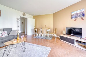 Living area - Cocoon rose garden (L'Haÿ-les-Roses)