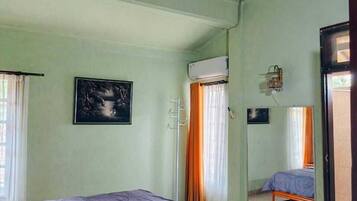 Classic House, 3 Bedrooms | Desk, laptop workspace, iron/ironing board, free WiFi