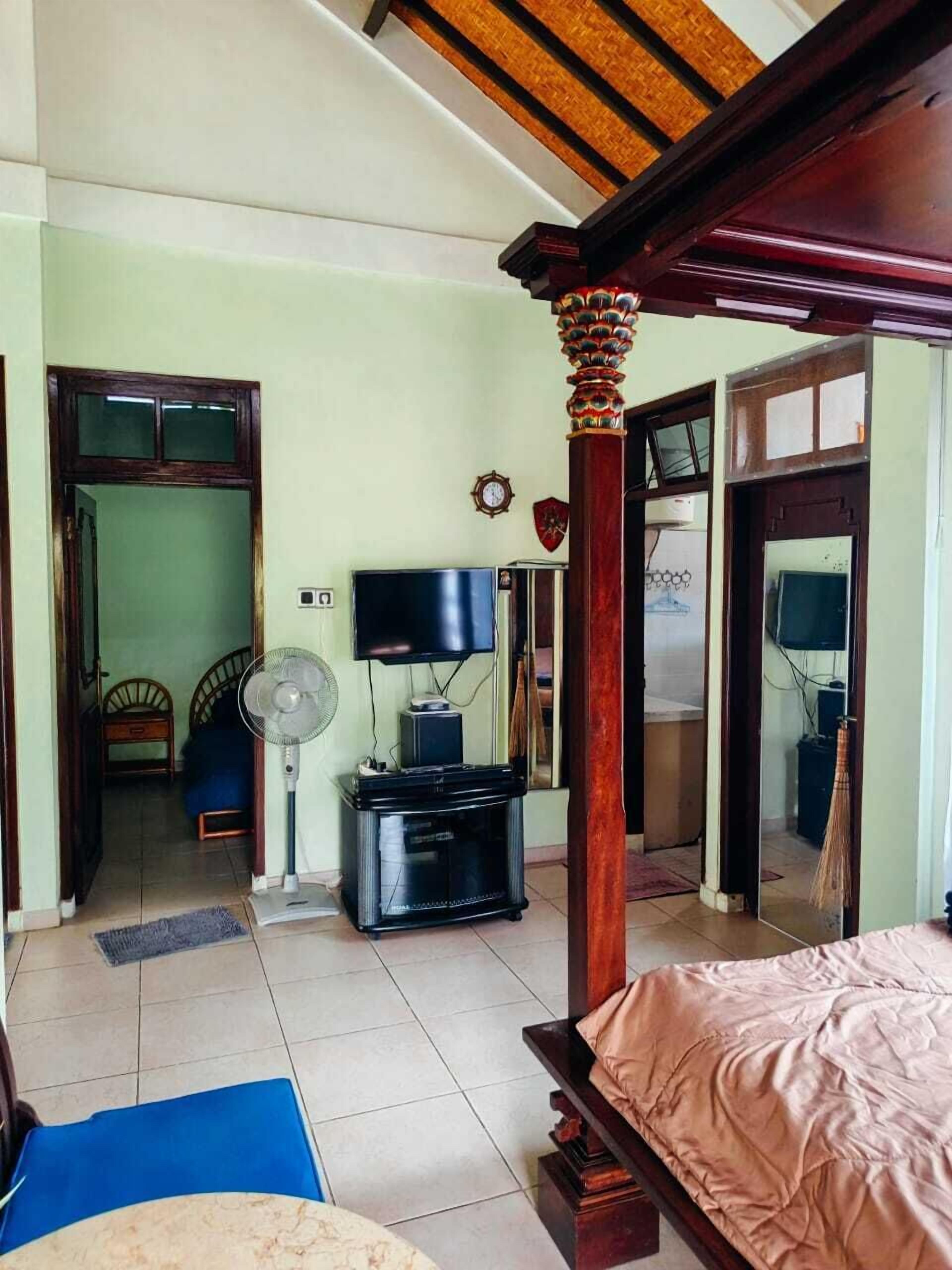 Classic House, 3 Bedrooms | Living area