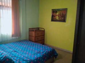 Classic House, 3 Bedrooms | Desk, laptop workspace, iron/ironing board, free WiFi - Widi House (Nusa Dua)