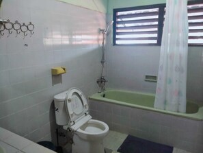 Klassiek huis, 3 slaapkamers | Badkamer | Gratis toiletartikelen, een haardroger, handdoeken, zeep