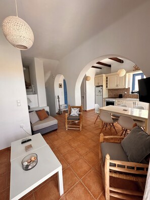 Living area - Sea View Cycladic Home - 5 min Walk from the Beach (Paros)