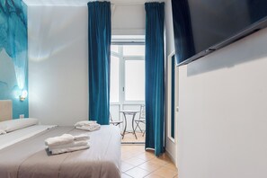 Double or Twin Room, Balcony, Courtyard View (13) | In-room safe, desk, laptop workspace, blackout drapes - Le Corti del Re Tappia (Napoli)