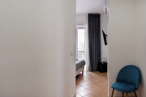 Habitación con 1 cama matrimonial o 2 individuales, vista a la ciudad (15) | Interior