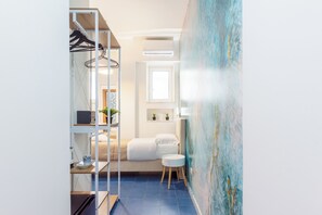 Minibar, in-room safe, desk, laptop workspace - Le Corti del Re Tappia (Naples)