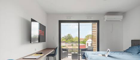 Escrivaninha, ferros/tábuas de passar roupa, Wi-Fi de cortesia