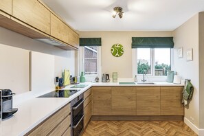 Fridge, microwave, oven, stovetop - A beautifully decorated 3 bedroom seaside apartment in Worthing (Worthing)