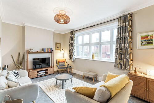 A beautifully decorated 3 bedroom seaside apartment in Worthing
