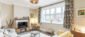 A beautifully decorated 3 bedroom seaside apartment in Worthing