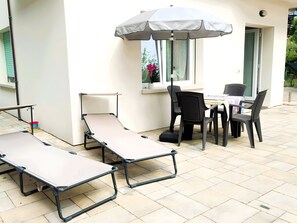Outdoor dining - Grazia Family Apartment Ground Floor with Wi-Fi (Jesolo)