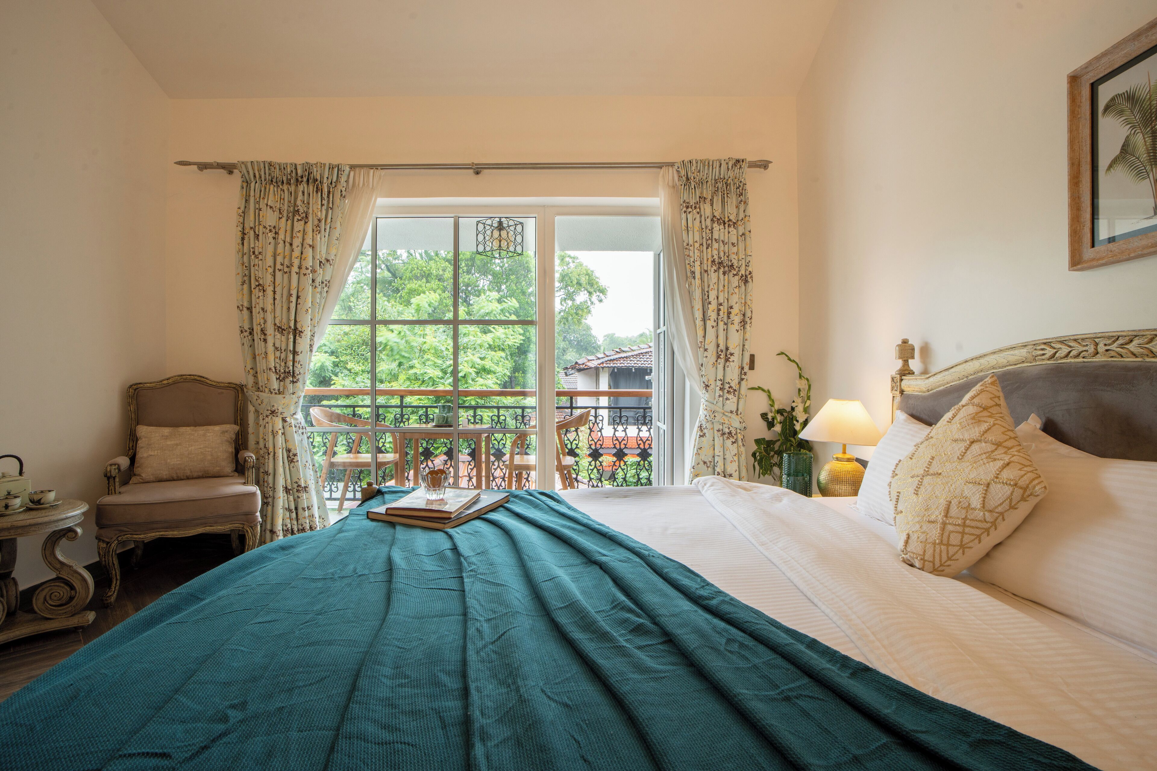 Vila luxo, sacada, vista para a piscina | Ferros/tábuas de passar roupa, Wi-Fi de cortesia