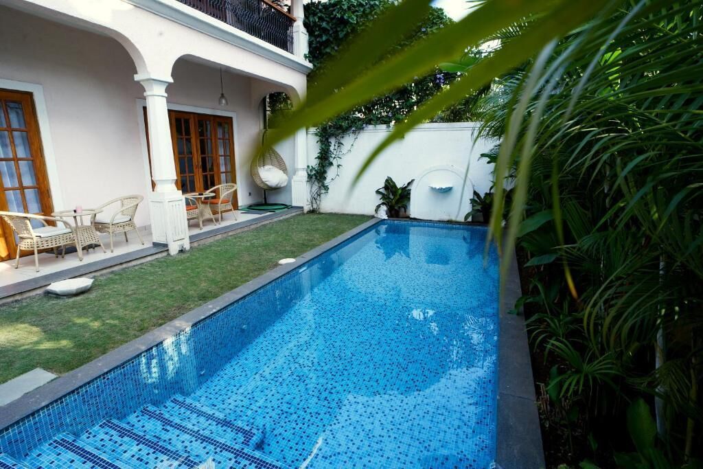 Vila luxo, sacada, vista para a piscina | Piscina | Piscina externa