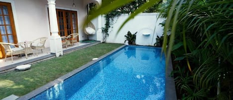 Villa Deluxe, balcon, vue sur la piscine | Piscine | Piscine extérieure