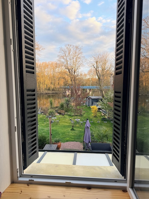 Premium bedding, free WiFi, bed sheets