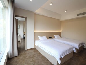 Luxury Suite, Courtyard View | Free WiFi - Qipan Yeshe Guesthouse (Zhangjiajie)