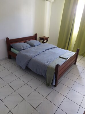 4 Schlafzimmer, Schreibtisch, Internetzugang, Bettwäsche