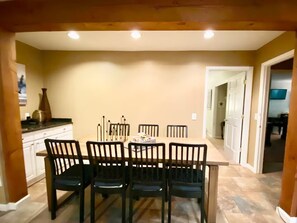 Dining - Perfect location family getaway in Northern MI! (Boyne Falls)