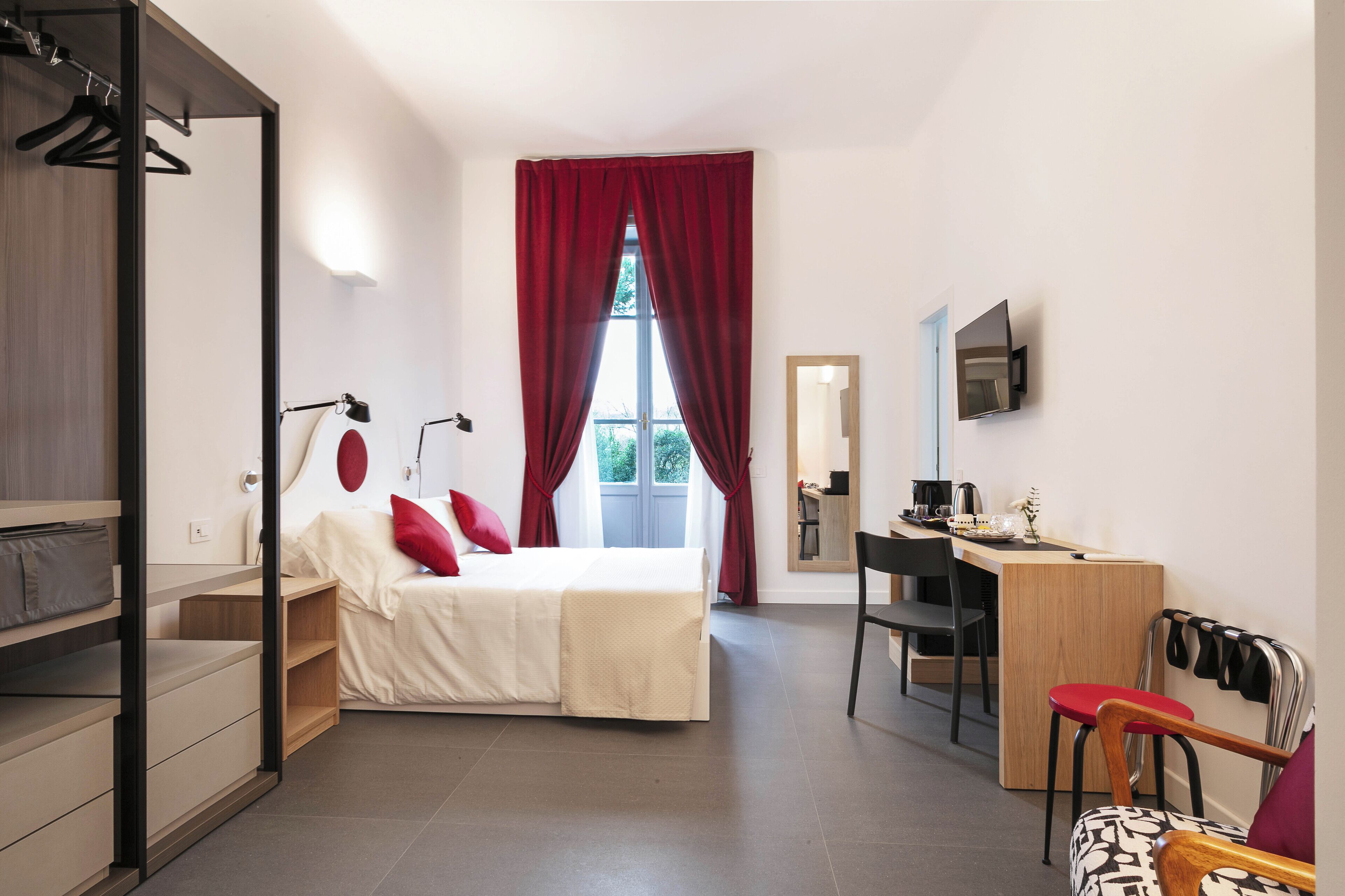 1 bedroom, in-room safe, desk, iron/ironing board