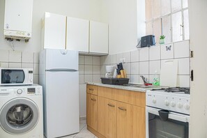 베이직 아파트 | 전용 주방 | 냉장고, 전자레인지, 오븐, 쿡탑