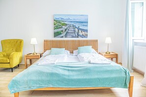 Iron/ironing board, free WiFi - Budget 2BR Long Stay Near Matzleinsdorf (Vienna)