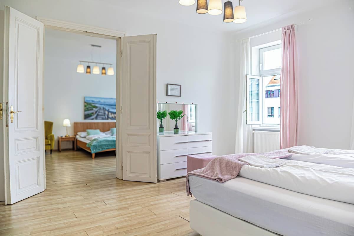 Apartamento básico | Ferros/tábuas de passar roupa, Wi-Fi de cortesia