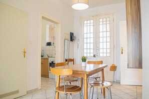 Dining - Budget 2BR Long Stay Near Matzleinsdorf (Vienna)
