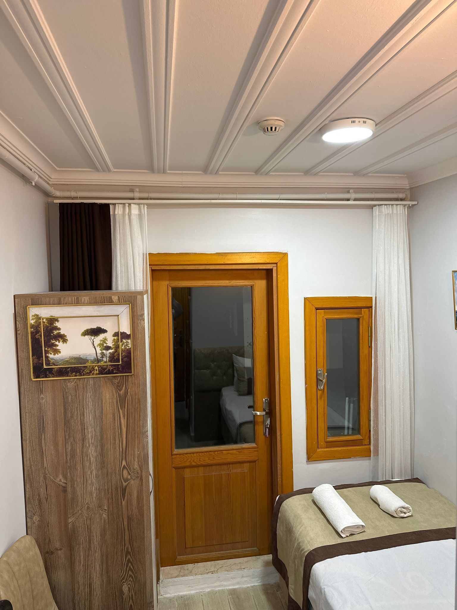 Economy Single Room | In-room safe, desk, soundproofing, iron/ironing board