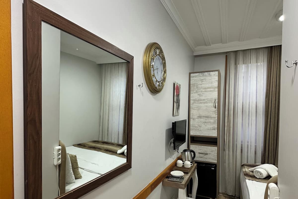 Economy Room | In-room safe, desk, soundproofing, iron/ironing board