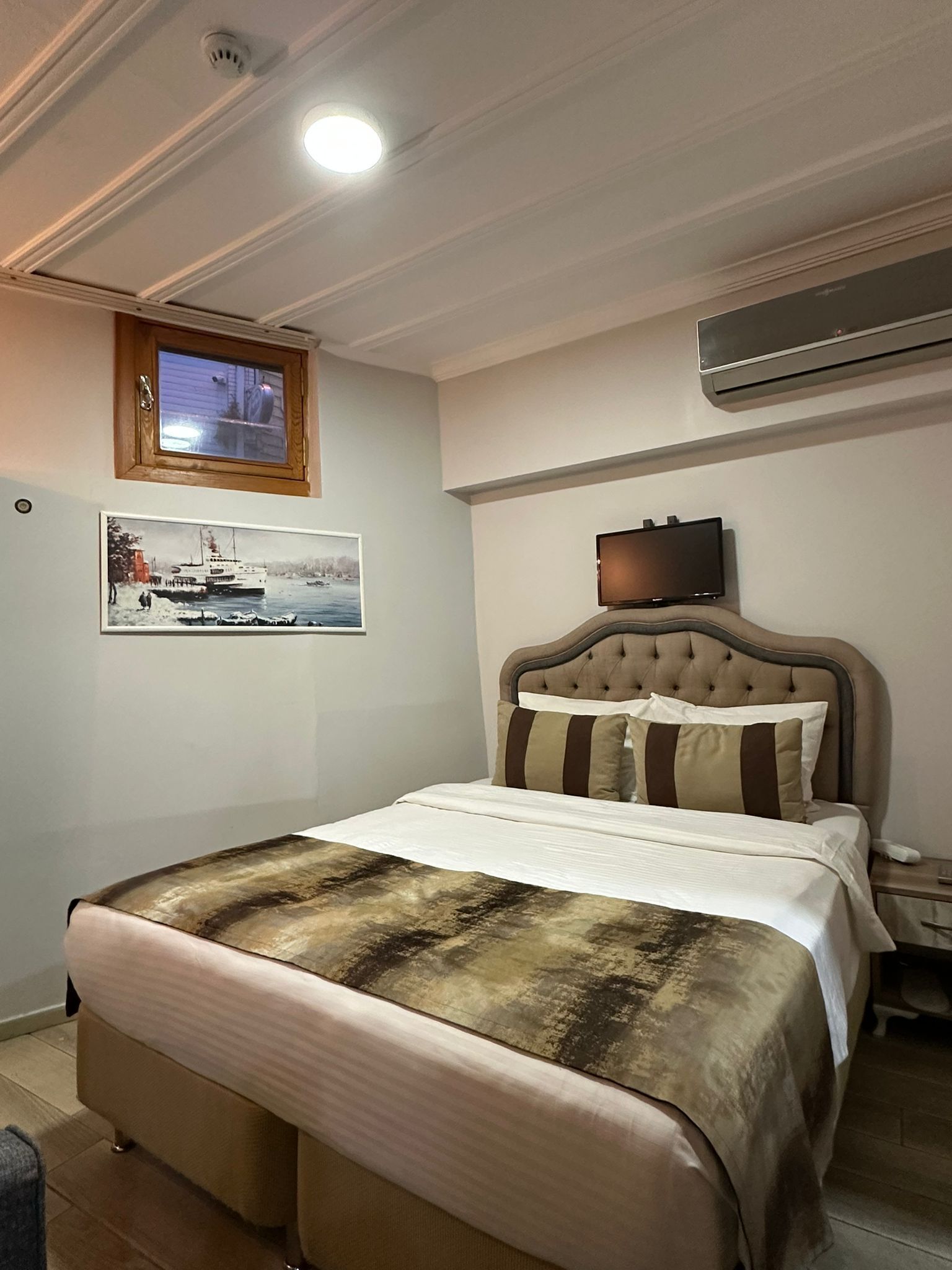 Economy Double Room | In-room safe, desk, soundproofing, iron/ironing board