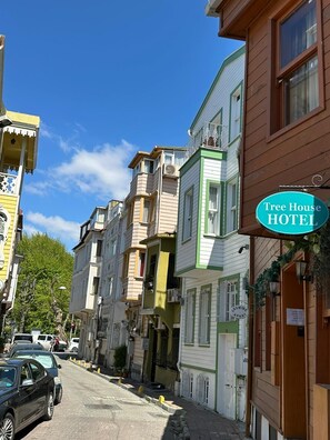 Exterior - Tree house hotel (Istanbul)