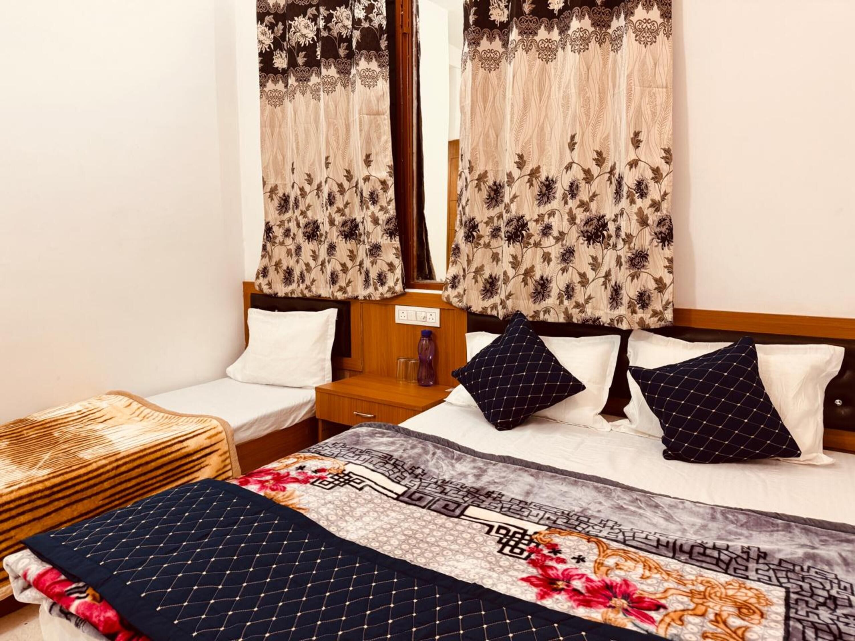 Triple Room | Free WiFi, bed sheets