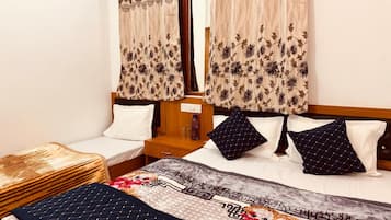 Triple Room | Free WiFi, bed sheets