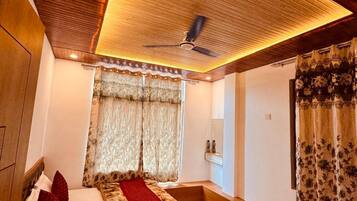 Triple Room | Free WiFi, bed sheets