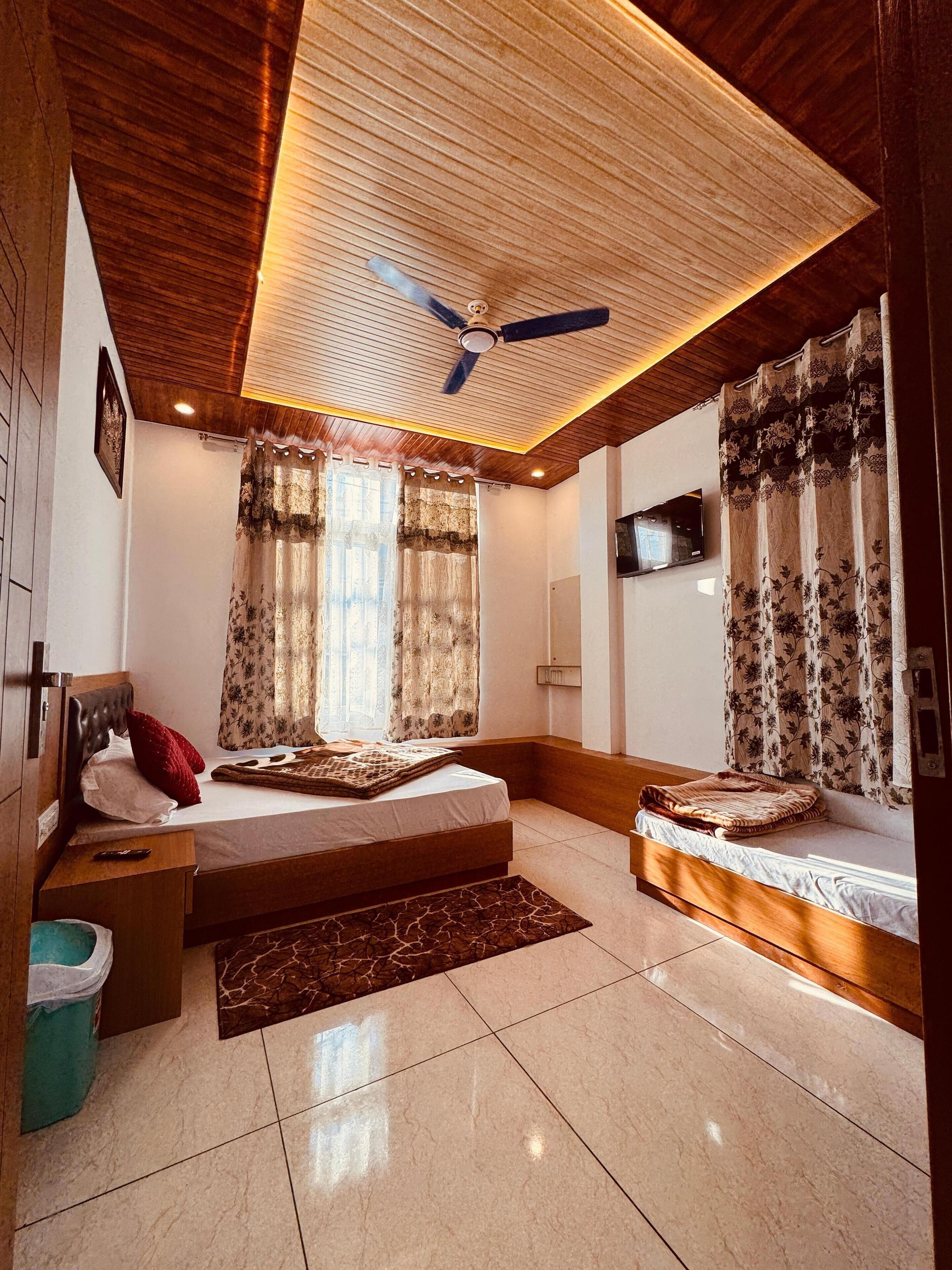 Triple Room | Free WiFi, bed sheets