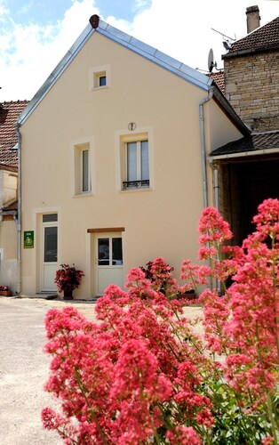 Country House 'Gîte De La Croix Blanche' with Wi-Fi
