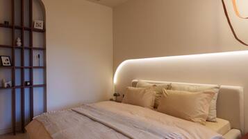 Design Apartment, Non Smoking | Laptop workspace, iron/ironing board, free WiFi