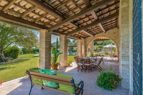 Villa Cicognola - Luxury with Pool in Umbria