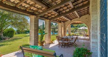 Villa Cicognola - Luxury with Pool in Umbria