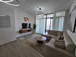 Living area - Luxury 1BR with Scenic Views in Palace Residence (Dubai)