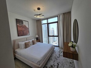 Iron/ironing board, WiFi, bed sheets - Luxury 1BR with Scenic Views in Palace Residence (Dubai)